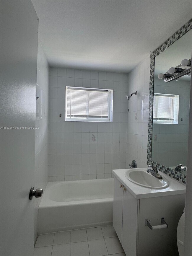 Building Photo - 660 NE 88th Terrace
