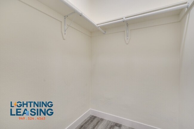 Building Photo - 343 S Alvarado St