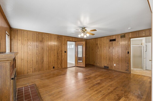 Building Photo - 1108 Larchmont Ln