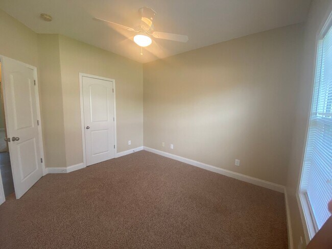 Building Photo - 102 Bryce Dr