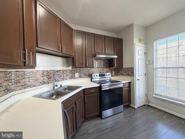 Building Photo - 8316 Green Grass Rd