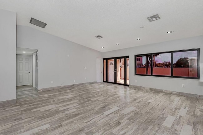 Building Photo - 740 NW 105th Pl
