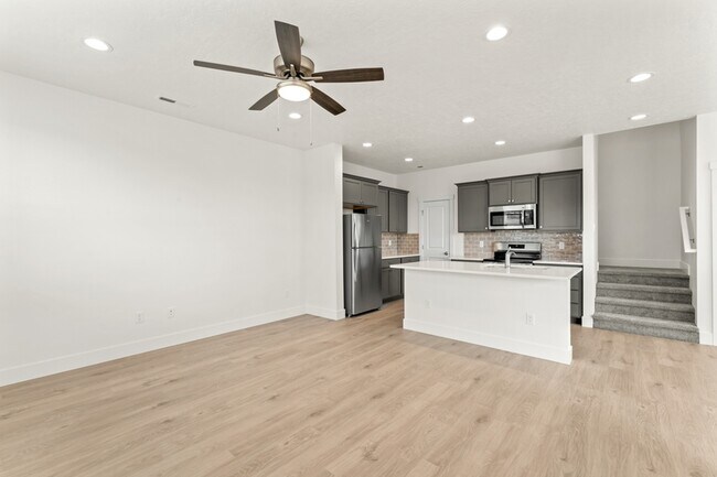 Building Photo - 1673 N Solterra Ln