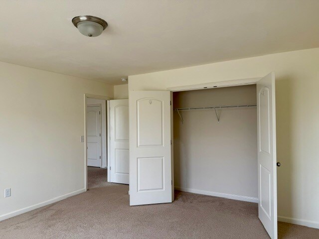 Building Photo - 168 Columbia Dr