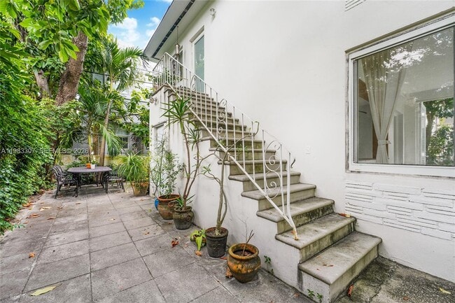 Building Photo - 171 NE 46th St