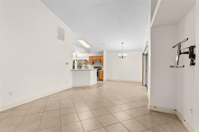 Building Photo - 212 Bent Oak Loop