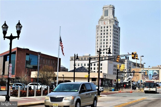 Building Photo - 530 N Front St