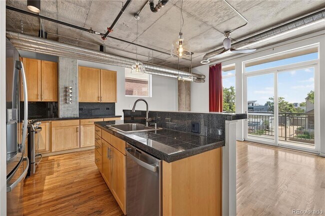 Building Photo - 3201 Shoshone St
