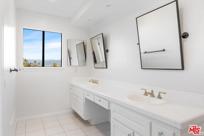Building Photo - 3630 Roberts View Pl