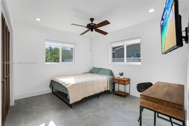 Building Photo - 1478 NE 57th St