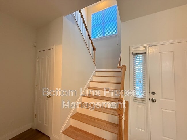 Building Photo - 10965 Princeton Village Dr