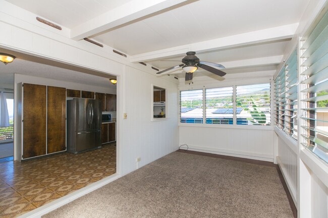 Building Photo - Amazing views, spacious floorplan, bonus f...