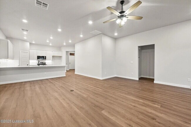 Building Photo - Stunning Newly Built Home in a Lovely Neig...