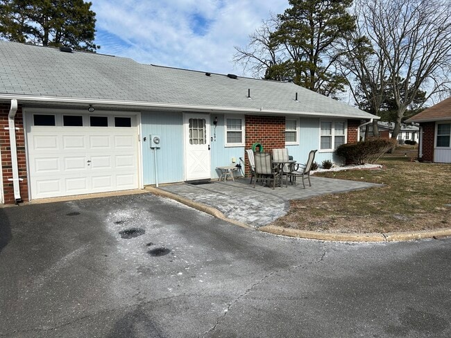 Building Photo - 1168A Clydebank Ct