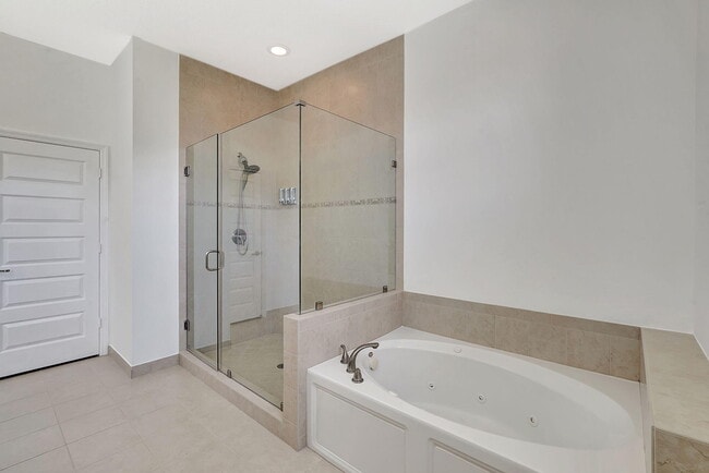 Building Photo - 972 NE 193rd Terrace