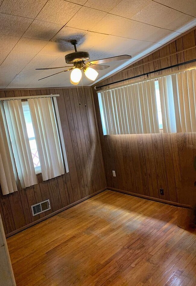 Building Photo - 3 Bedroom Semi-Detached house