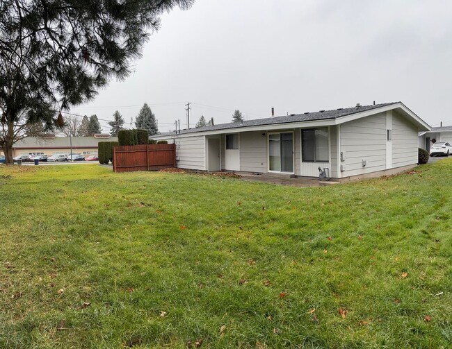 Building Photo - 1323