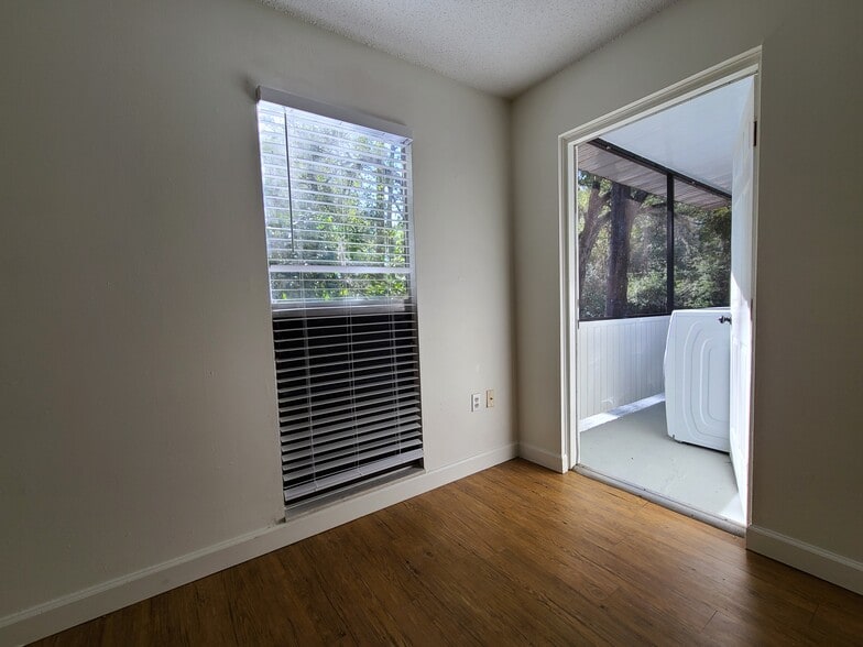 Building Photo - 701 SW 75th St