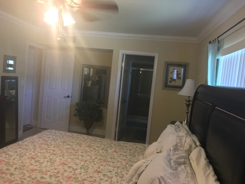 Master bedroom with bathroom - 225 Deer Creek Blvd