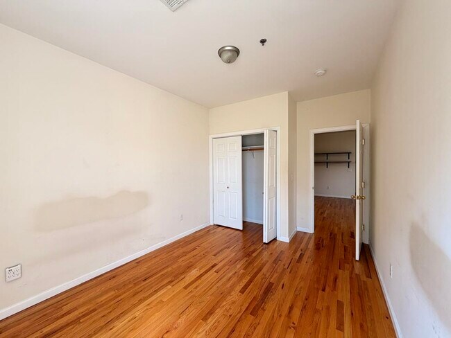 Building Photo - 687 Avenue A
