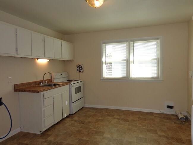 Building Photo - 4626 Coronet Ave