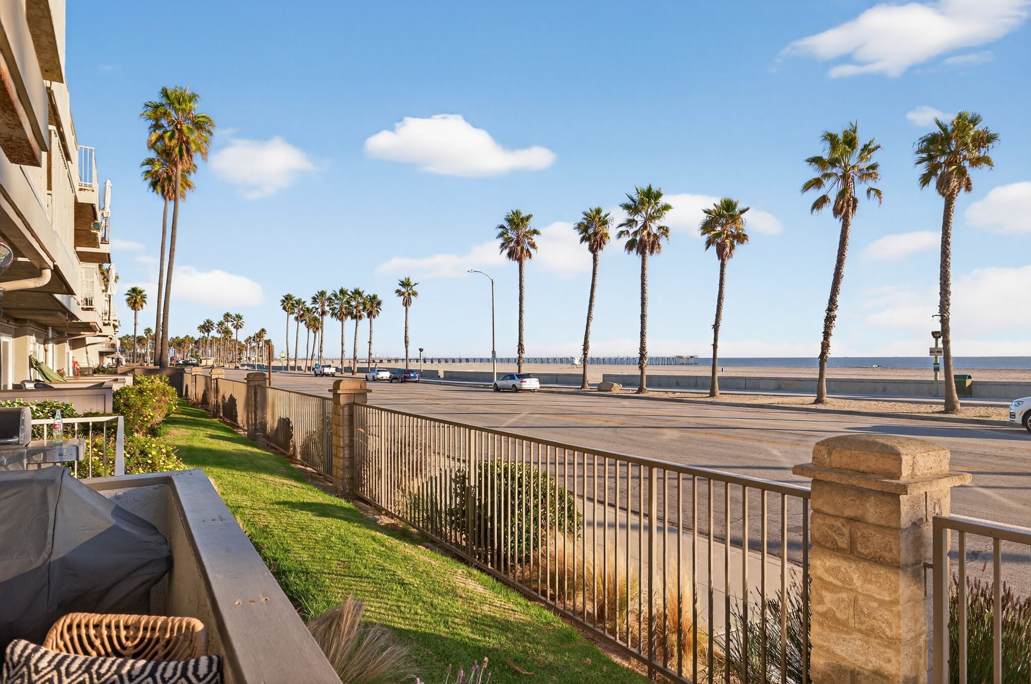 Building Photo - 218 E Surfside Dr