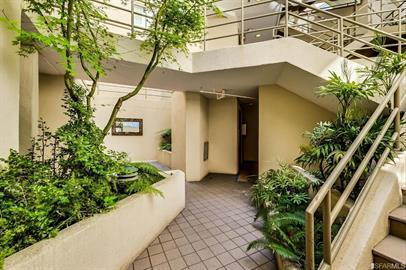 Building Photo - Beautiful 1 Bedroom 1 Bathroom in Pac Heig...