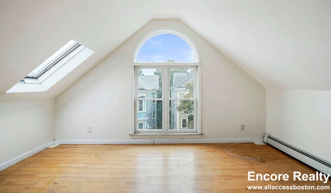 Building Photo - 13 Sachem St