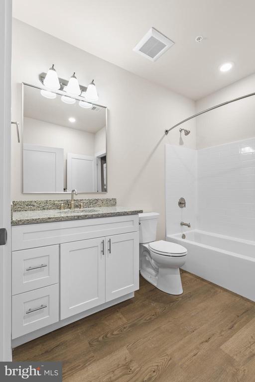 Building Photo - 30 W Broad St