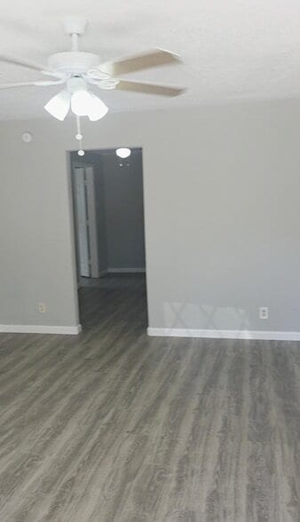 Building Photo - 407 E Homan Ave
