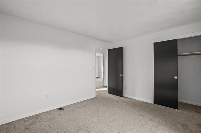 Building Photo - 357-357 Bristol Ferry Rd