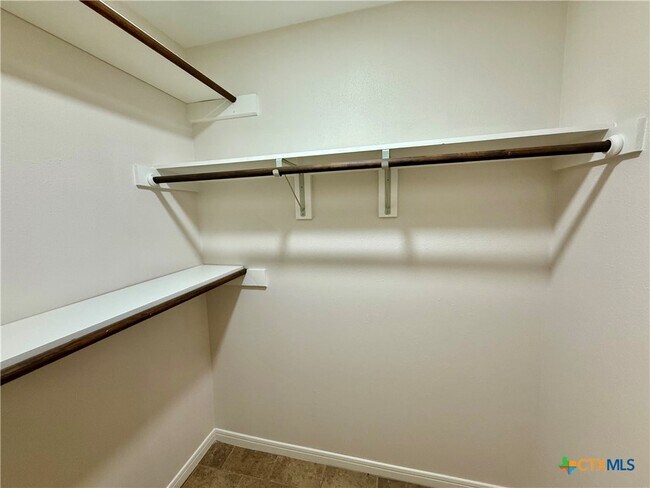 Building Photo - 210 Stone Gate Dr