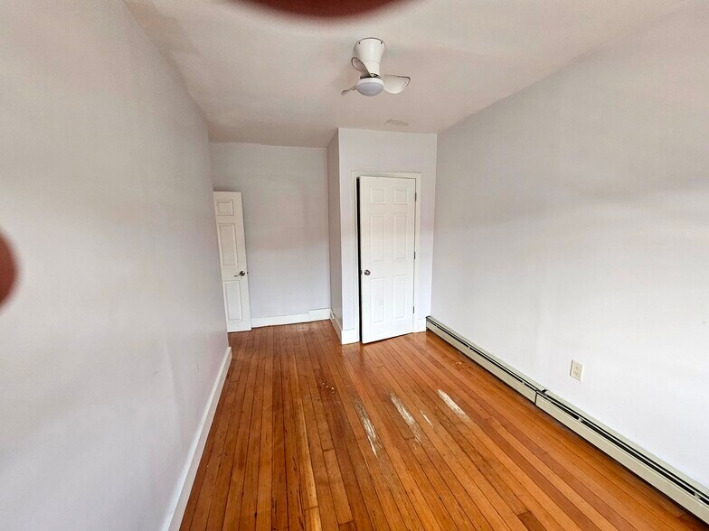 Building Photo - 5 River St