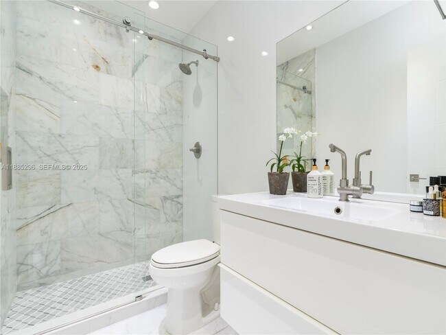 Building Photo - 1617 NE 157th Ter