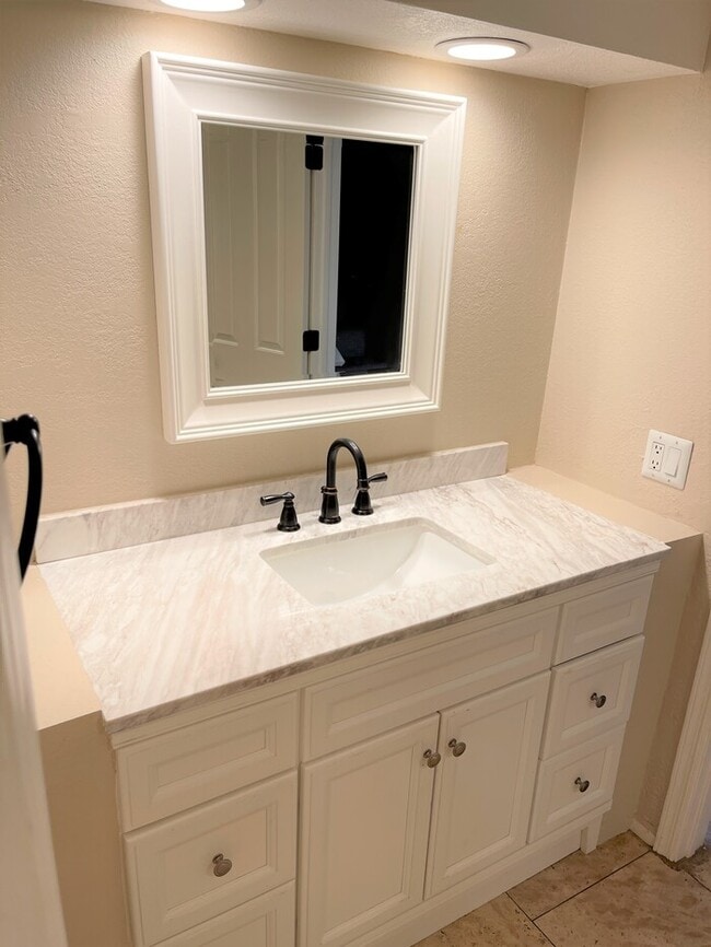 Building Photo - Perfect Scottsdale Location!! 3 beds 2 bat...