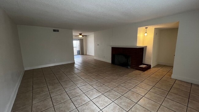 Building Photo - 3 Bed 2 Bath Downstairs Apartment For Rent in Whittier with 2 Car Garage