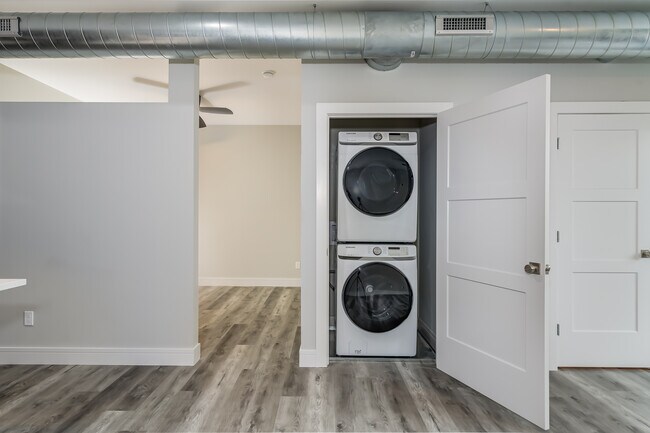 Building Photo - 2752 Lafayette Ave