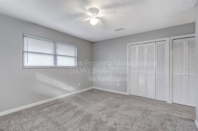 Building Photo - 3312 Pickwick Dr S