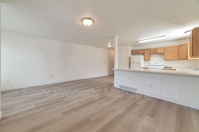 Building Photo - 164 N 600 W
