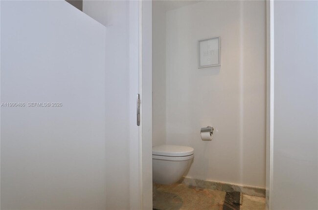 Building Photo - 1000 W Island Blvd