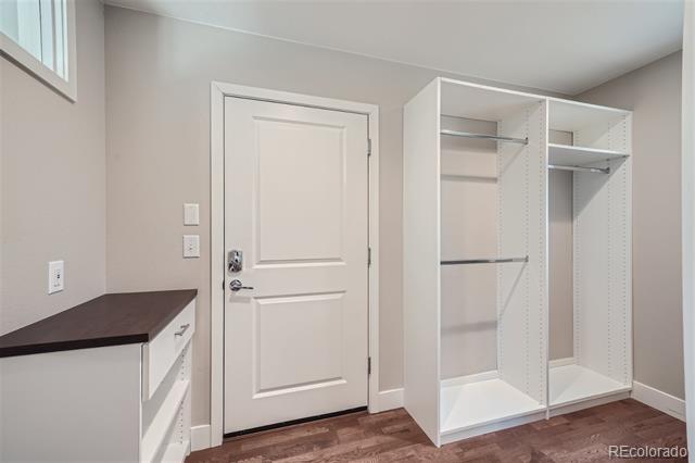Building Photo - 6633 Avrum Dr