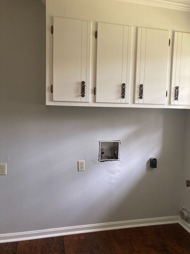 Building Photo - Cozy 3/2 House in East Rome- $1,795