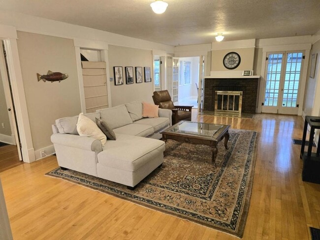 Building Photo - 1010 N 7th St