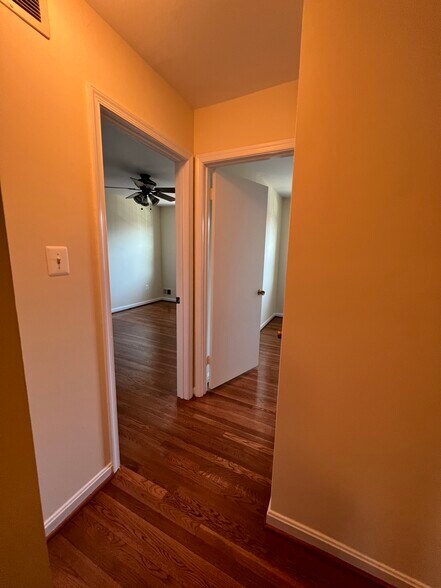 2nd Bedroom 1/4 - 2105 Bucknell Ter
