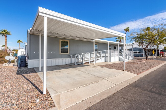 Building Photo - 2650 W Union Hills Dr