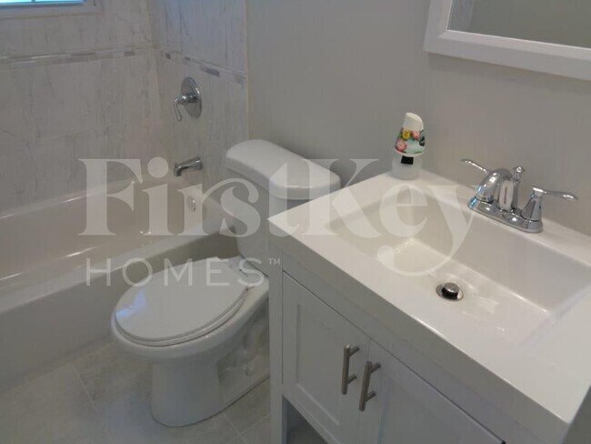 Building Photo - 451 E Mulberry Ct