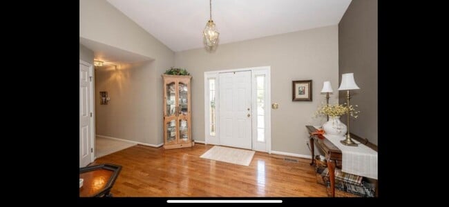 Building Photo - 4822 Sarah Dr
