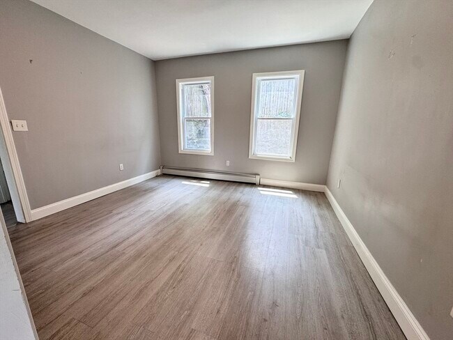 Building Photo - 286 Kimball St