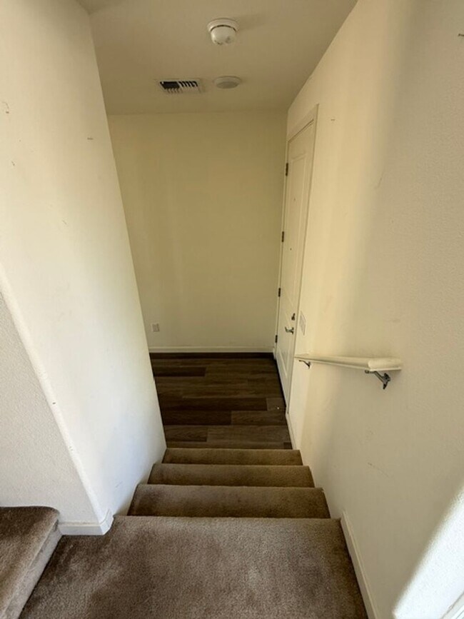 Building Photo - Charming Sun Valley Home with Generous Yard