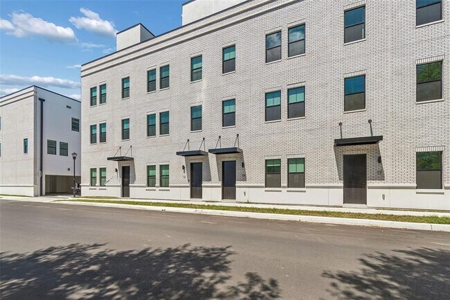 Building Photo - 1218 E Kay St